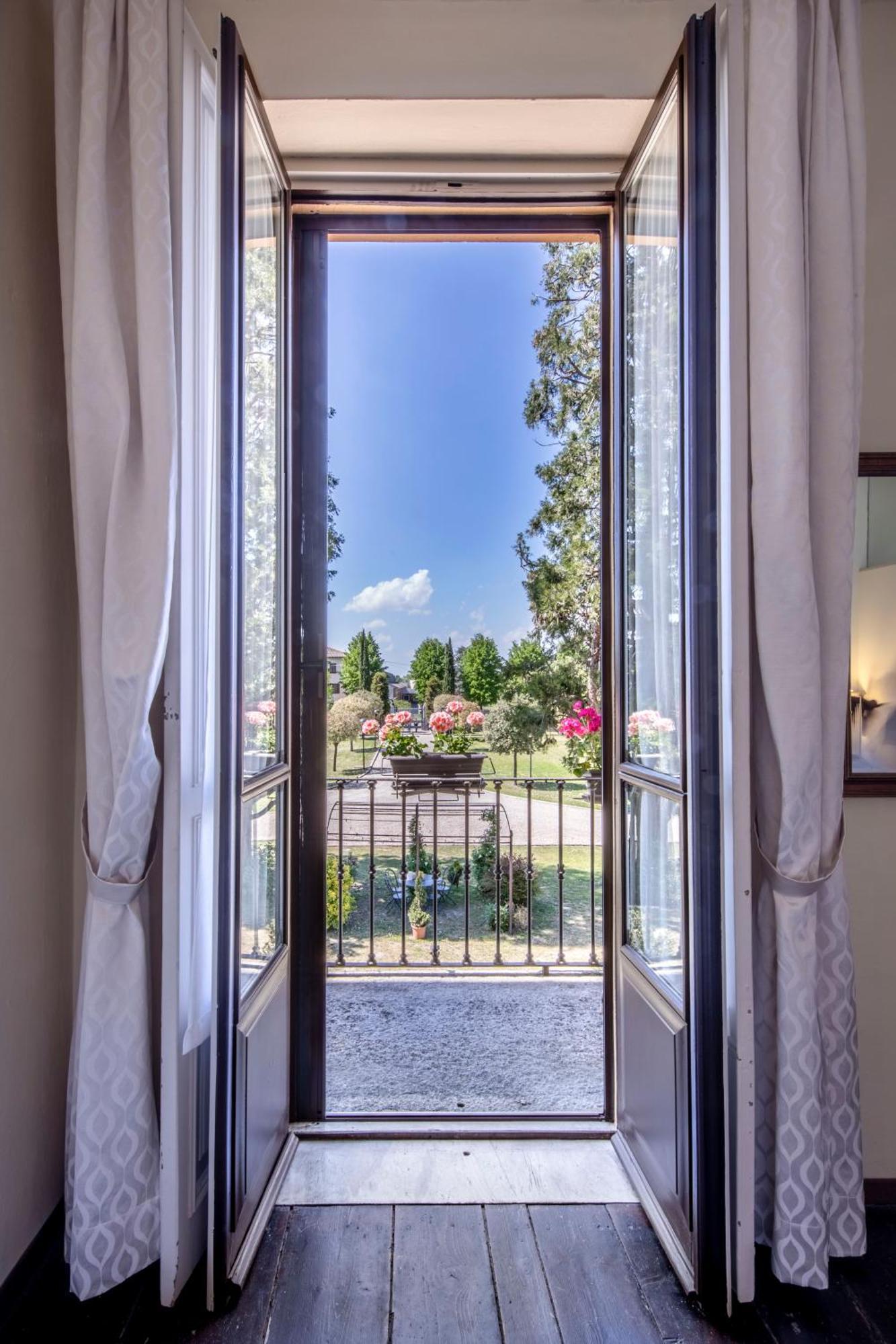 Hotel Villa Liberty Pontecurone Exterior photo